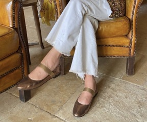 Closed toe summer shoes