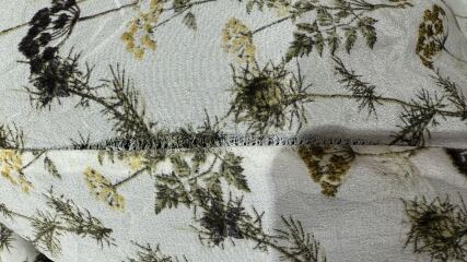 AIBU to think a someone  could fix this? Any clever seamstresses out there?
