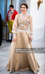 Royal Style: Hoping for Yuletide shimmer, but not too many green coats!