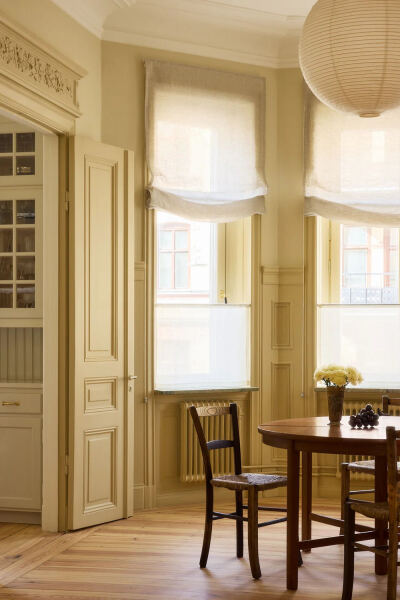 what blinds with cafe curtains for a very large window?