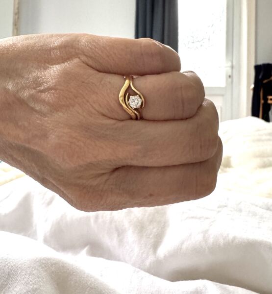 Show me your ‘dainty’ engagement rings :)