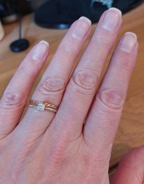 Show me your ‘dainty’ engagement rings :)