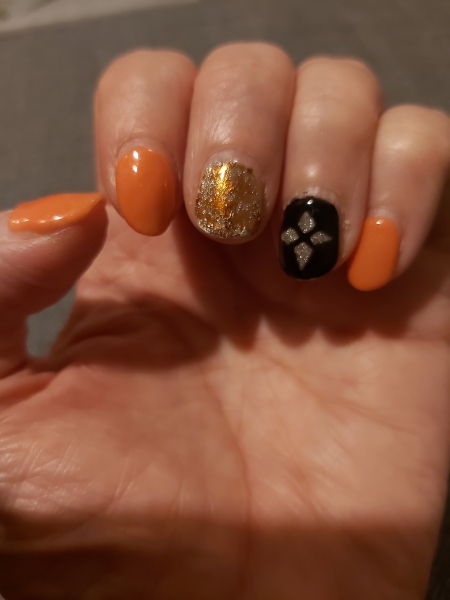 I want to see your nails!