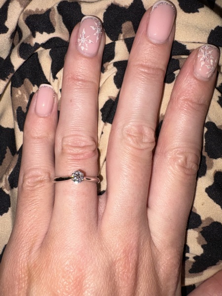 Show me your ‘dainty’ engagement rings :)