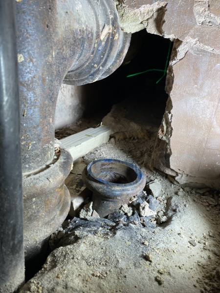 Help! Shower waste level trouble - how to adjust this copper to cast iron junction? (Pics)