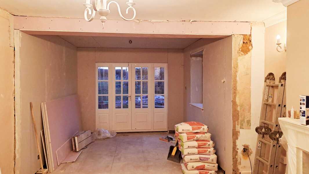 Please help -2 options from builder re lounge wall- inc diagrams