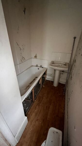 Would you rent a 2 bed flat with only a shower, no bath?