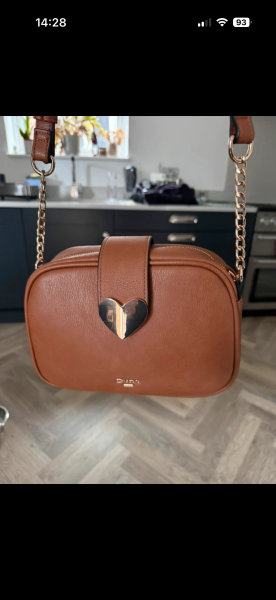 Can anyone find me this Dune bag?