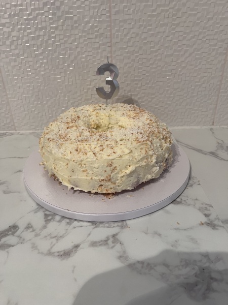 Would you be happy with this cake for £50 from a 'professional' cake maker?