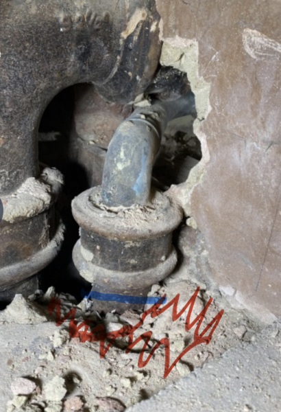 Help! Shower waste level trouble - how to adjust this copper to cast iron junction? (Pics)