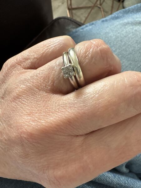 Show me your ‘dainty’ engagement rings :)