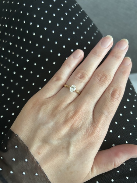 Show me your ‘dainty’ engagement rings :)
