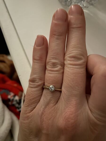 Show me your ‘dainty’ engagement rings :)