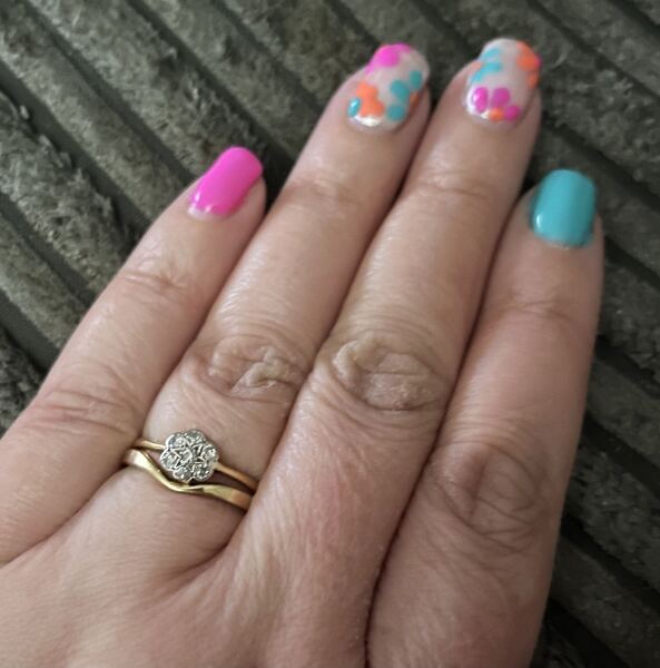 Show me your ‘dainty’ engagement rings :)