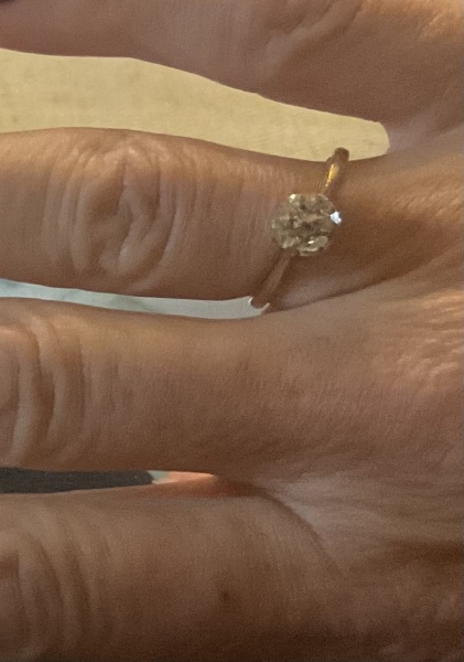 Show me your ‘dainty’ engagement rings :)