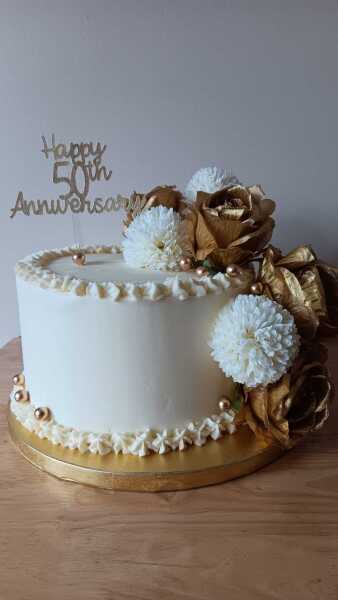 Would you be happy with this cake for £50 from a 'professional' cake maker?