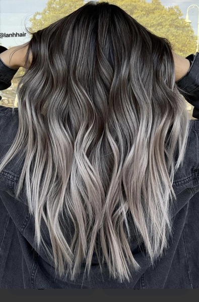 Any hairdressers around??