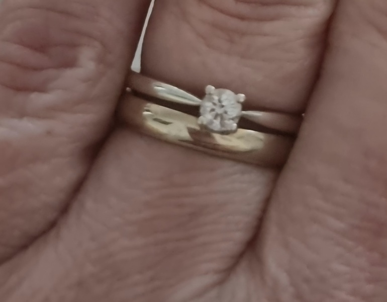 Show me your ‘dainty’ engagement rings :)