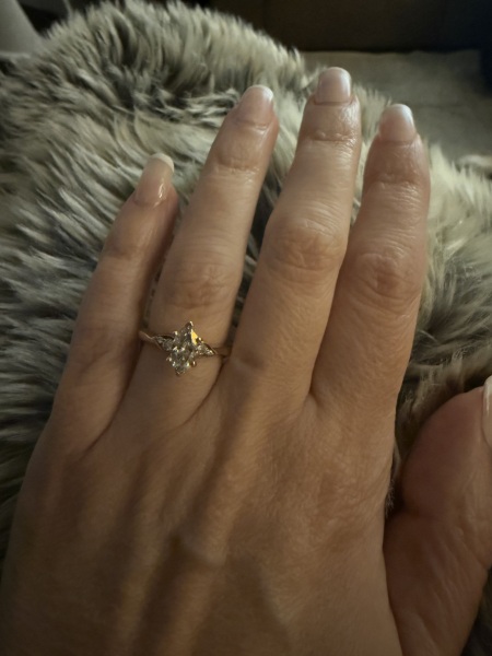 Show me your ‘dainty’ engagement rings :)
