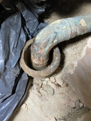Help! Shower waste level trouble - how to adjust this copper to cast iron junction? (Pics)