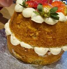Would you be happy with this cake for £50 from a 'professional' cake maker?