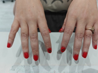 I want to see your nails!