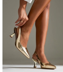 Help please. What colour shoes/bag?