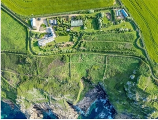 Thread 25 : To feel disappointed - and disgusted and vindicated now too - after reading this in The Observer about the author and her husband from The Salt Path book and film?