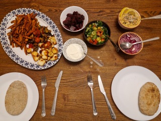 Meal planning, sharing recipes and ideas to make the weekly budget go further.