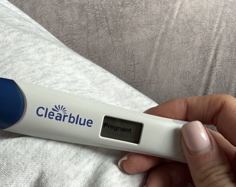 9DPO and took an early pregnancy test, is this a faint line?