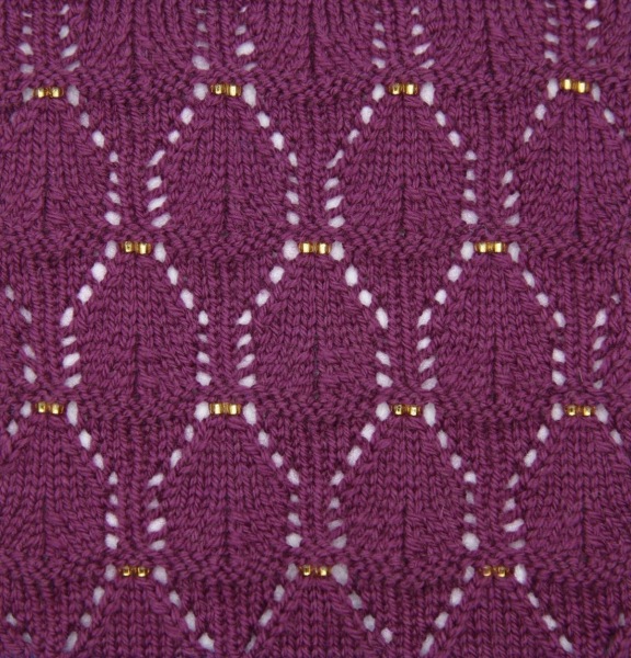 Woolly Hugs. A blanket for lovely wafflenose who has tragically lost her daughter. Can you help us please?