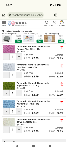 Woolly Hugs. A blanket for lovely wafflenose who has tragically lost her daughter. Can you help us please?