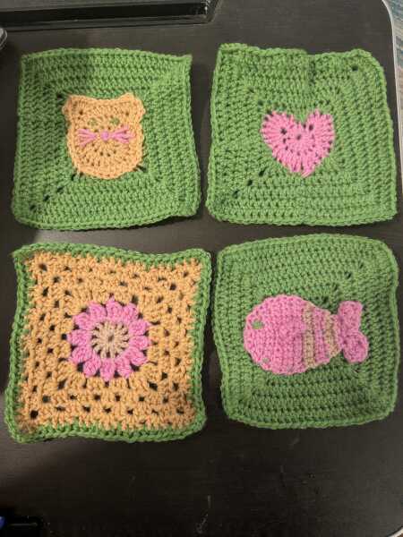 Woolly Hugs. A blanket for lovely wafflenose who has tragically lost her daughter. Can you help us please?