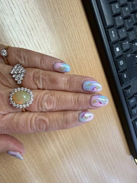 I want to see your nails!