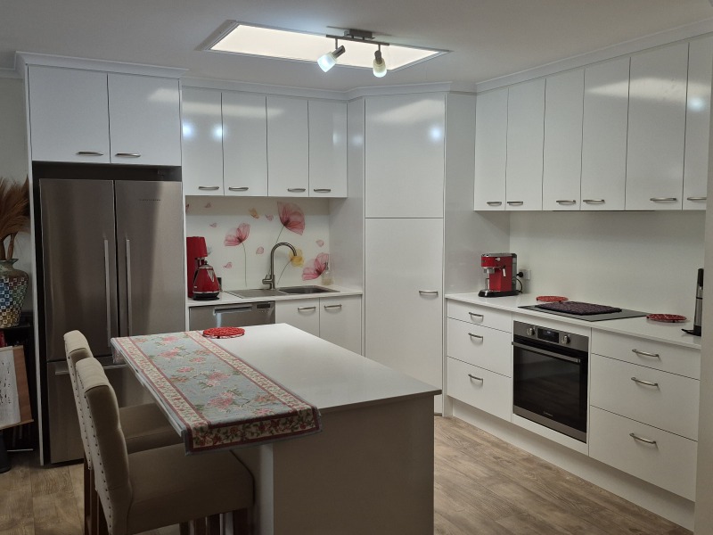 Ceramic or induction hob