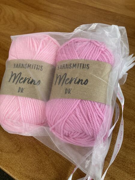 Woolly Hugs. A blanket for lovely wafflenose who has tragically lost her daughter. Can you help us please?
