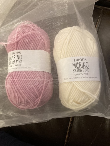 Woolly Hugs. A blanket for lovely wafflenose who has tragically lost her daughter. Can you help us please?