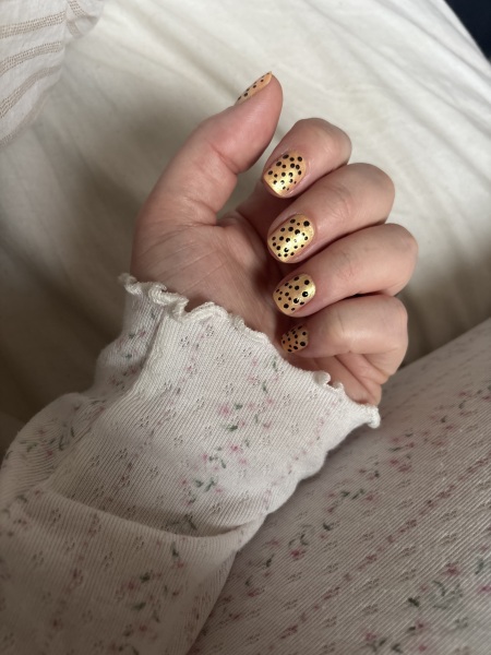 I want to see your nails!