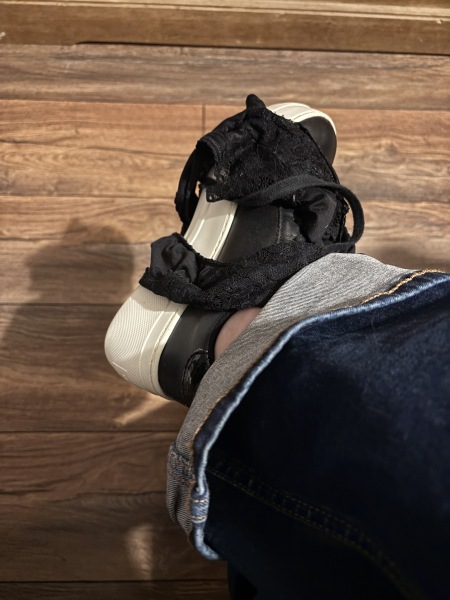 AIBU to wonder if others remove jeans and knickers together?
