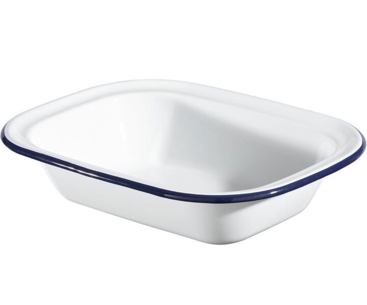 Can I make a big beef & ale pie in a rectangle lasagne dish??
