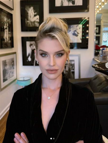 Sharon and Kelly - AIBU to feel really uncomfortable watching this about the effect cosmetic surgery has had on them.