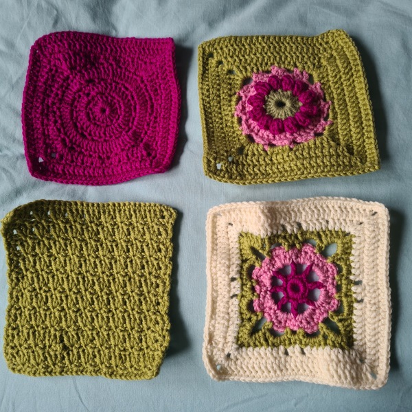 Woolly Hugs. A blanket for lovely wafflenose who has tragically lost her daughter. Can you help us please?