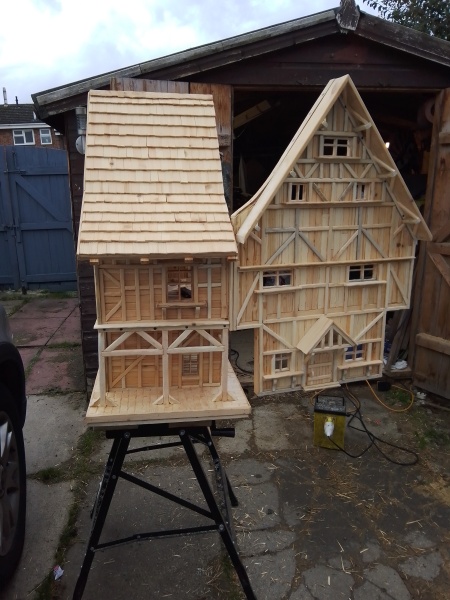 On hunt for gorgeous doll’s house which is affordable