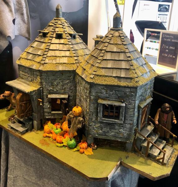 On hunt for gorgeous doll’s house which is affordable