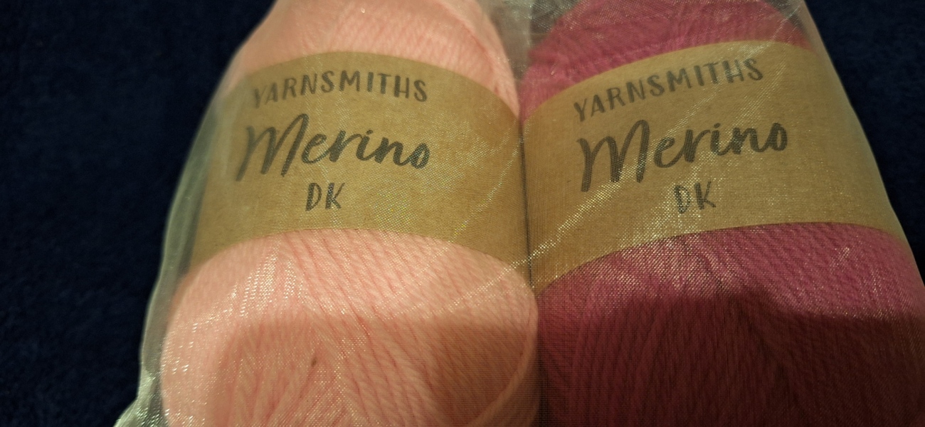 Woolly Hugs. A blanket for lovely wafflenose who has tragically lost her daughter. Can you help us please?