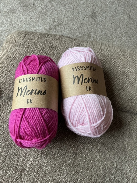 Woolly Hugs. A blanket for lovely wafflenose who has tragically lost her daughter. Can you help us please?