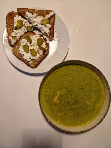 Meal planning, sharing recipes and ideas to make the weekly budget go further.