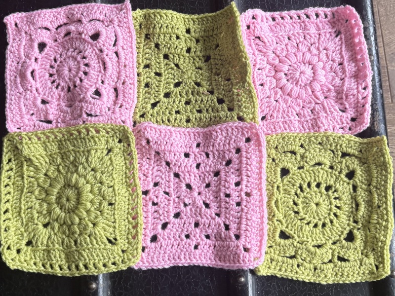 Woolly Hugs. A blanket for lovely wafflenose who has tragically lost her daughter. Can you help us please?