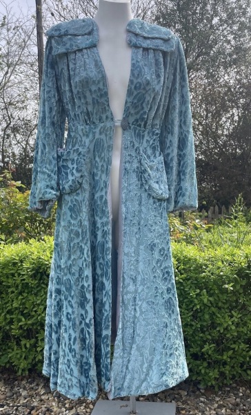 How would you style this dress for an evening reception?