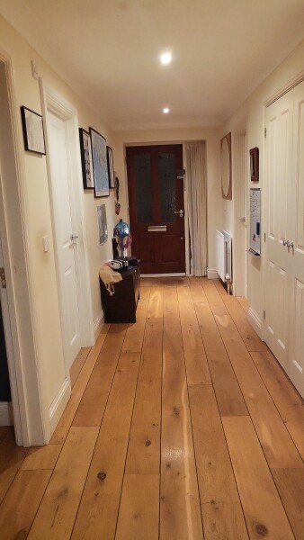 Please help me redecorate my dingy hallway